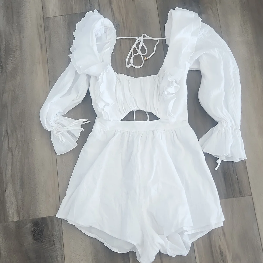 Indikah white Romper .  Small - Picture 2 of 6